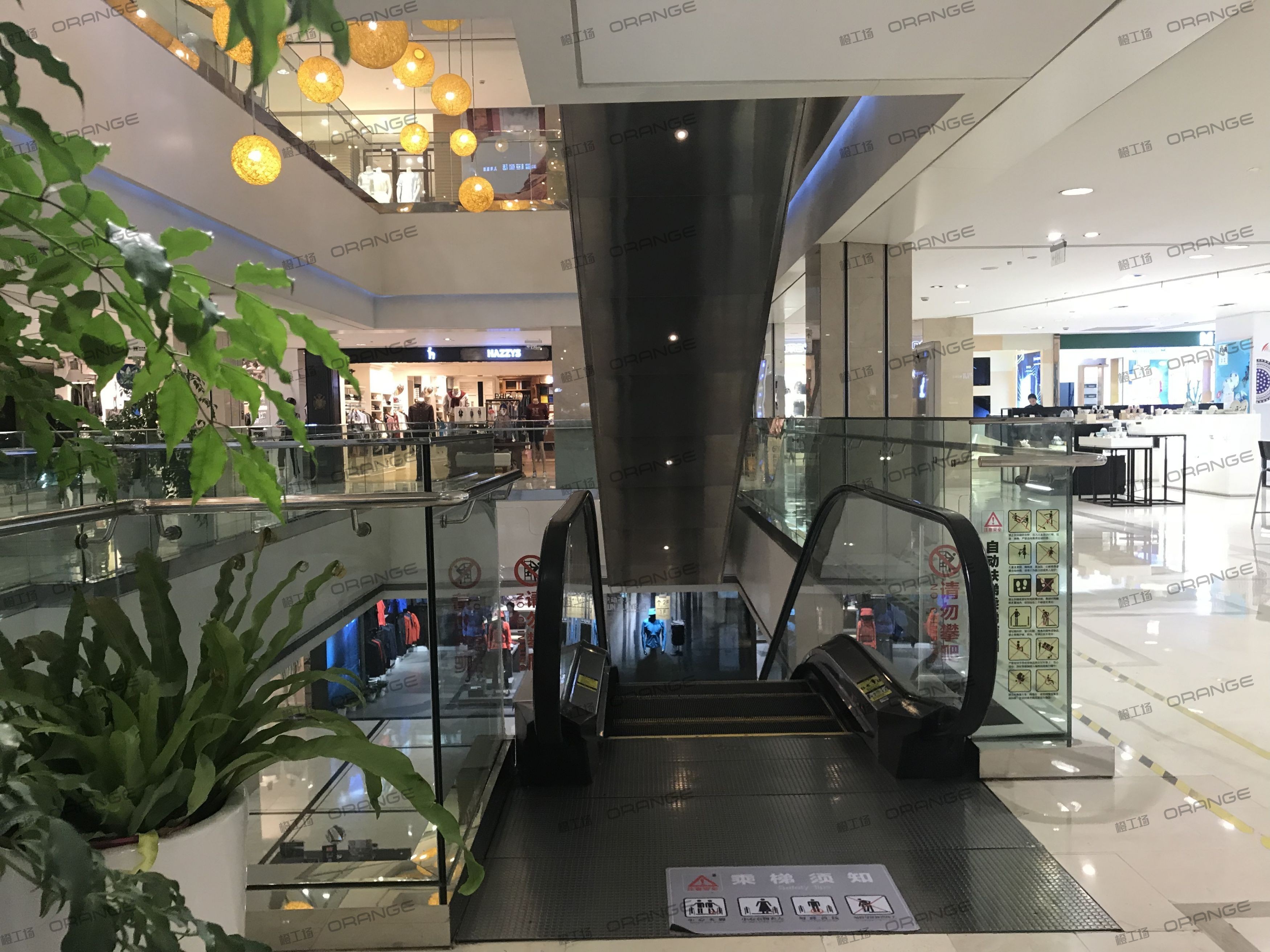 宁波天一国际购物中心-室内二层南扶梯南4