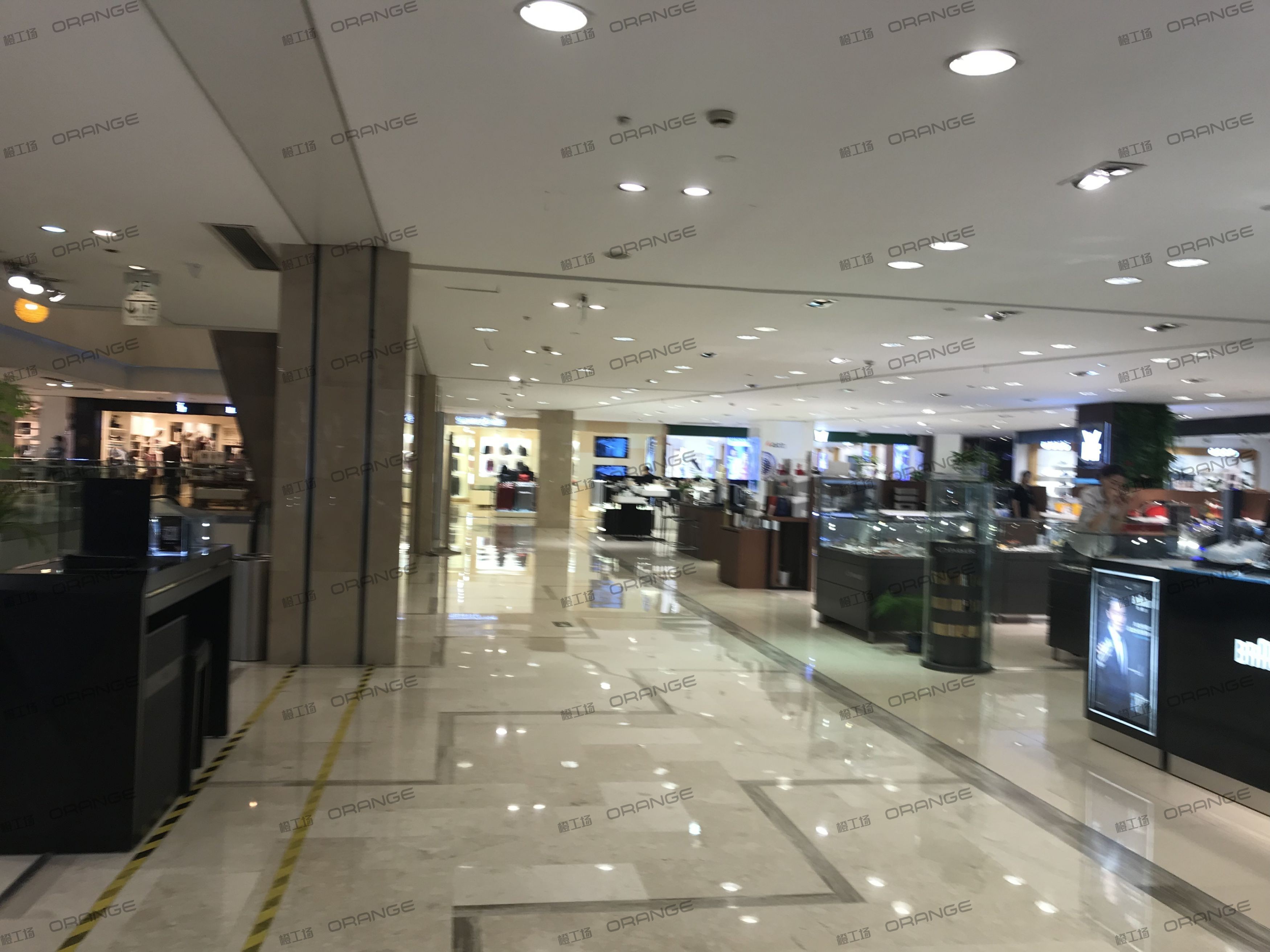 宁波天一国际购物中心-室内二层南扶梯西3