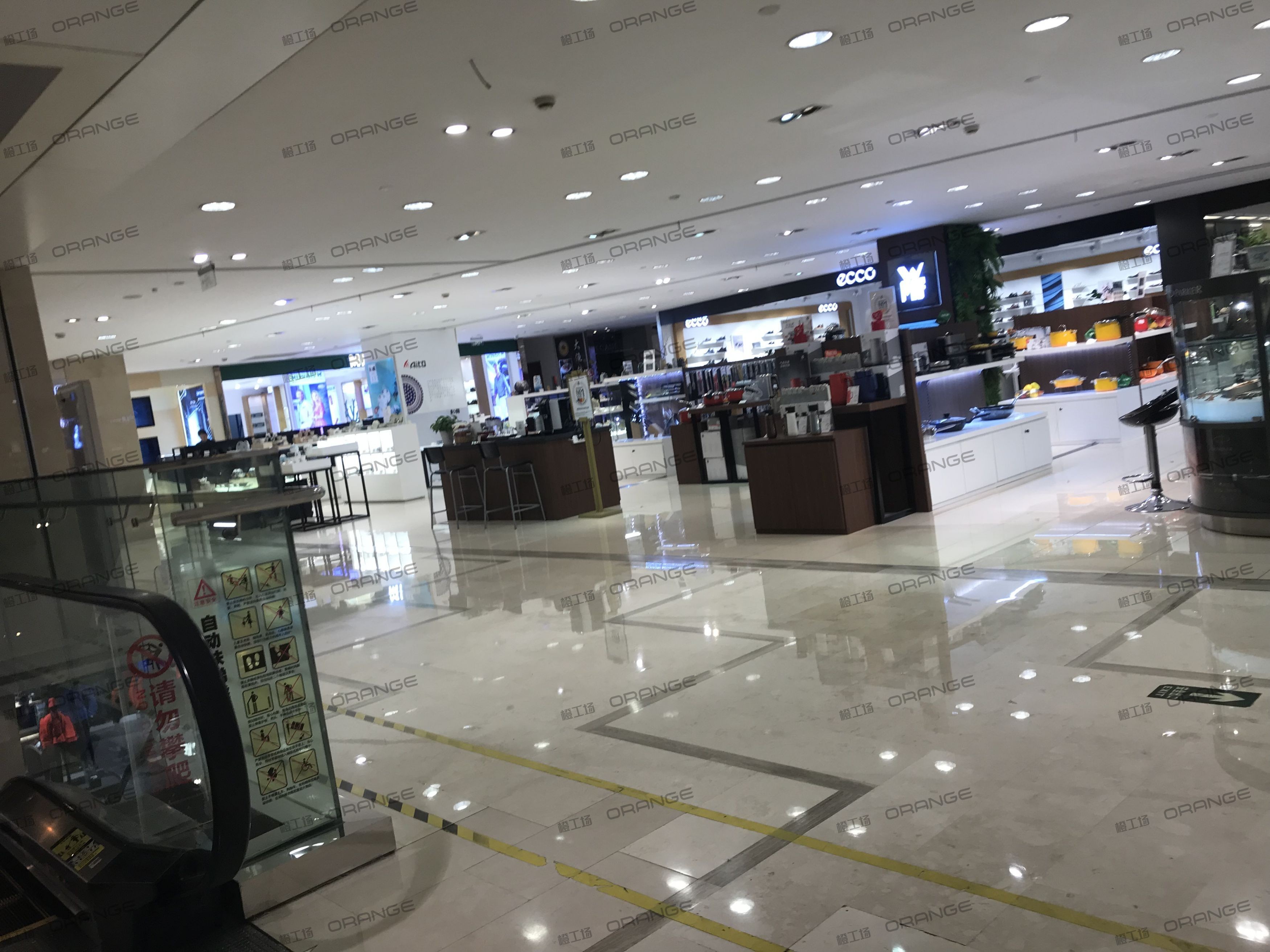 宁波天一国际购物中心-室内二层南扶梯南3