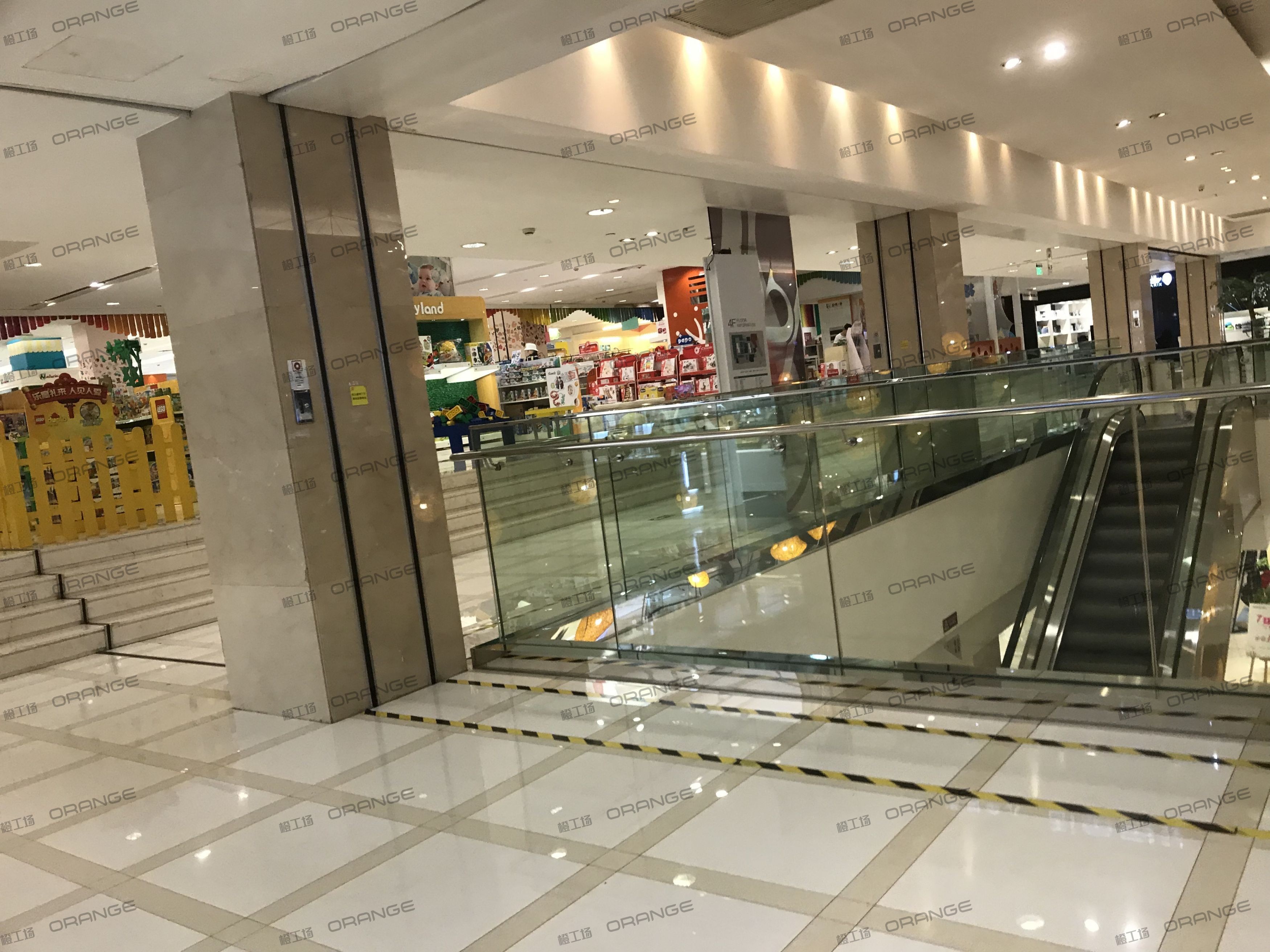宁波天一国际购物中心-室内四层南扶梯西4