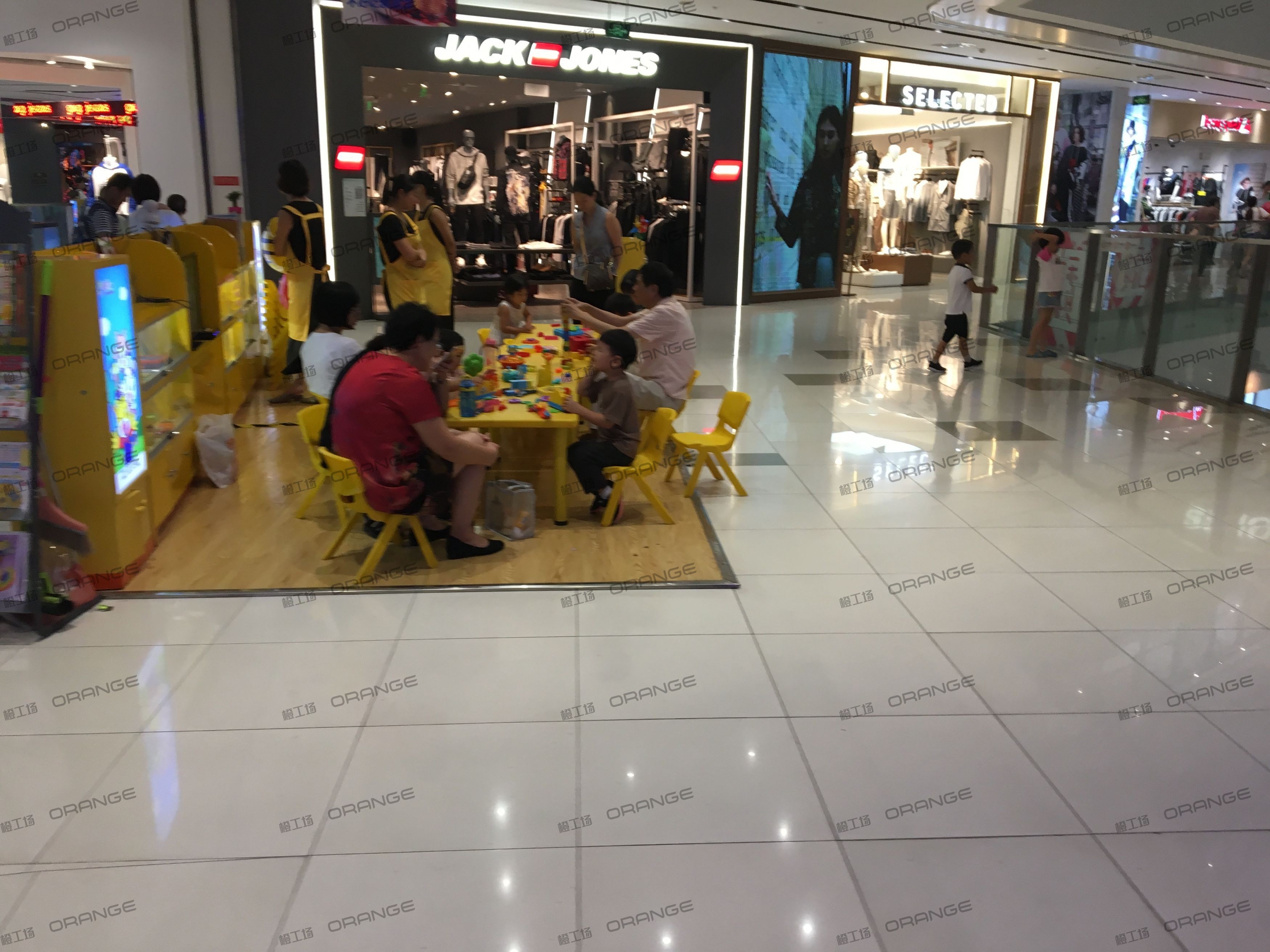 宁波来福士广场-室内三层东侧环廊南2