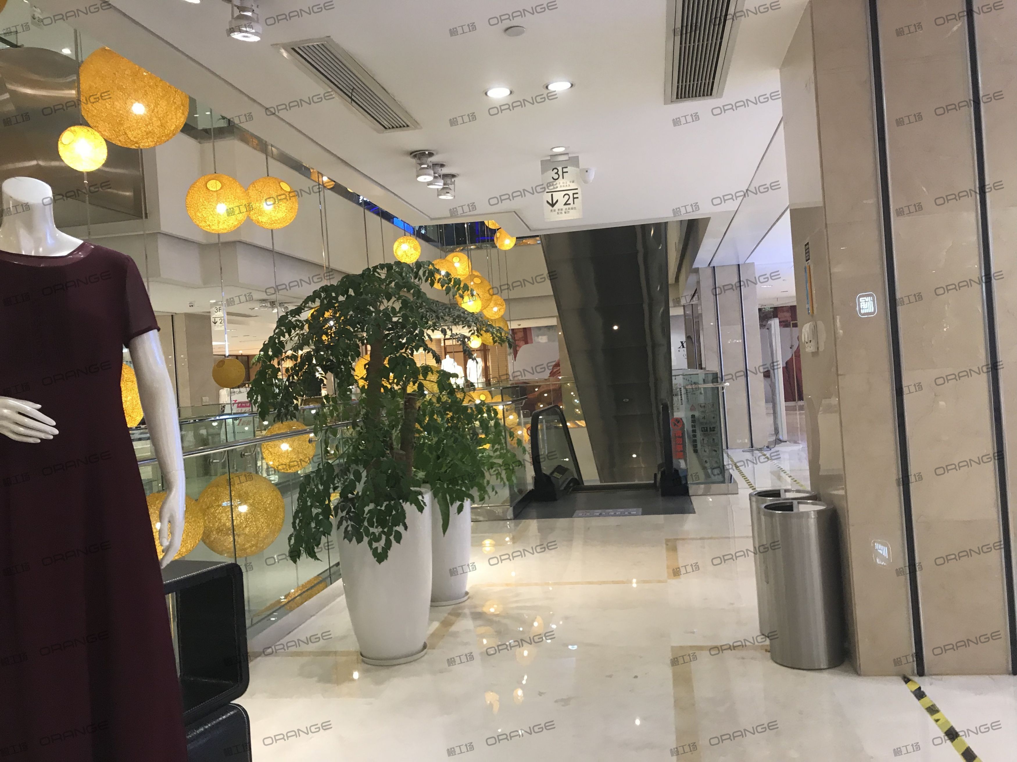 宁波天一国际购物中心-室内三层南扶梯南1