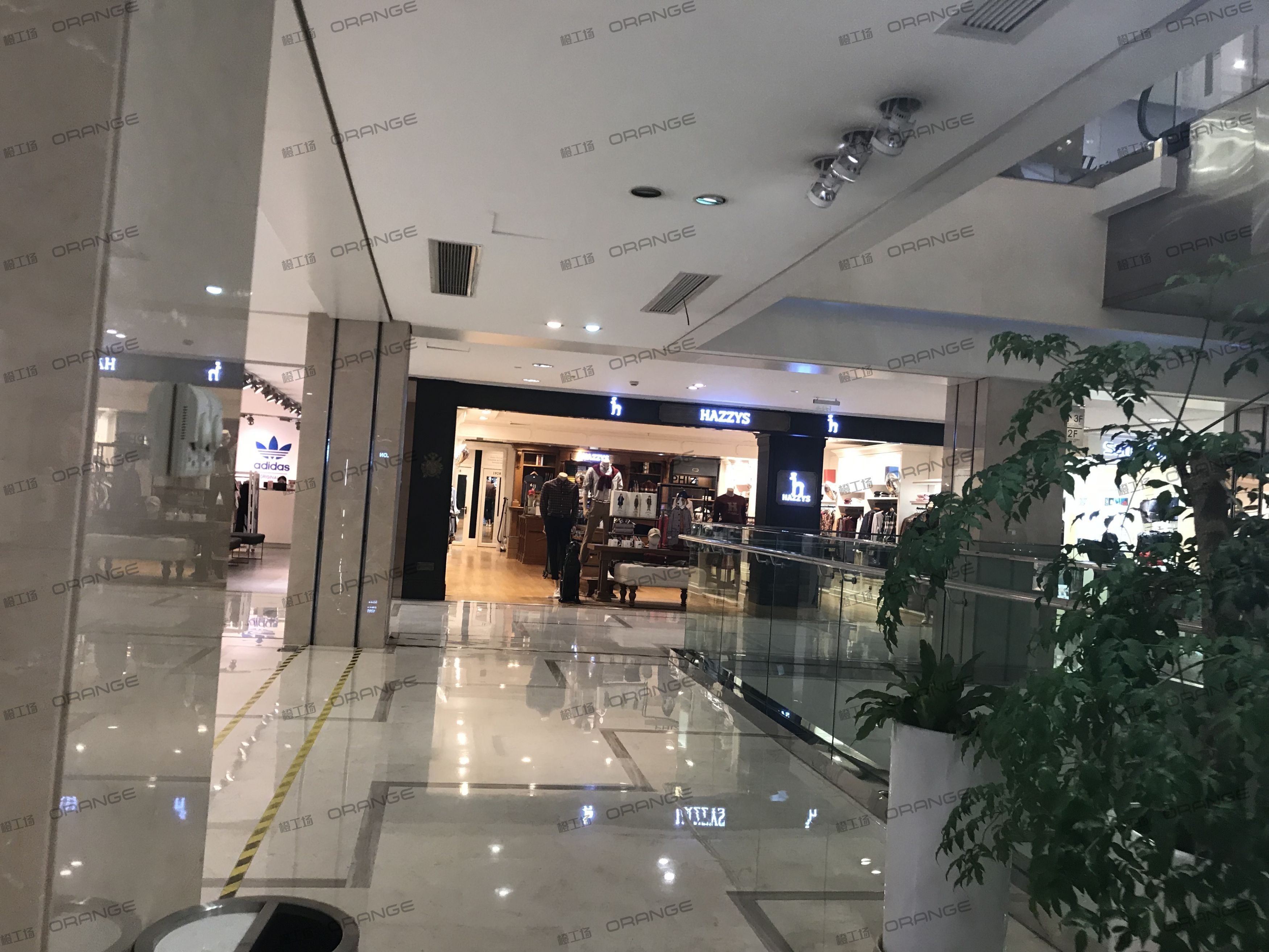 宁波天一国际购物中心-室内二层南扶梯北2