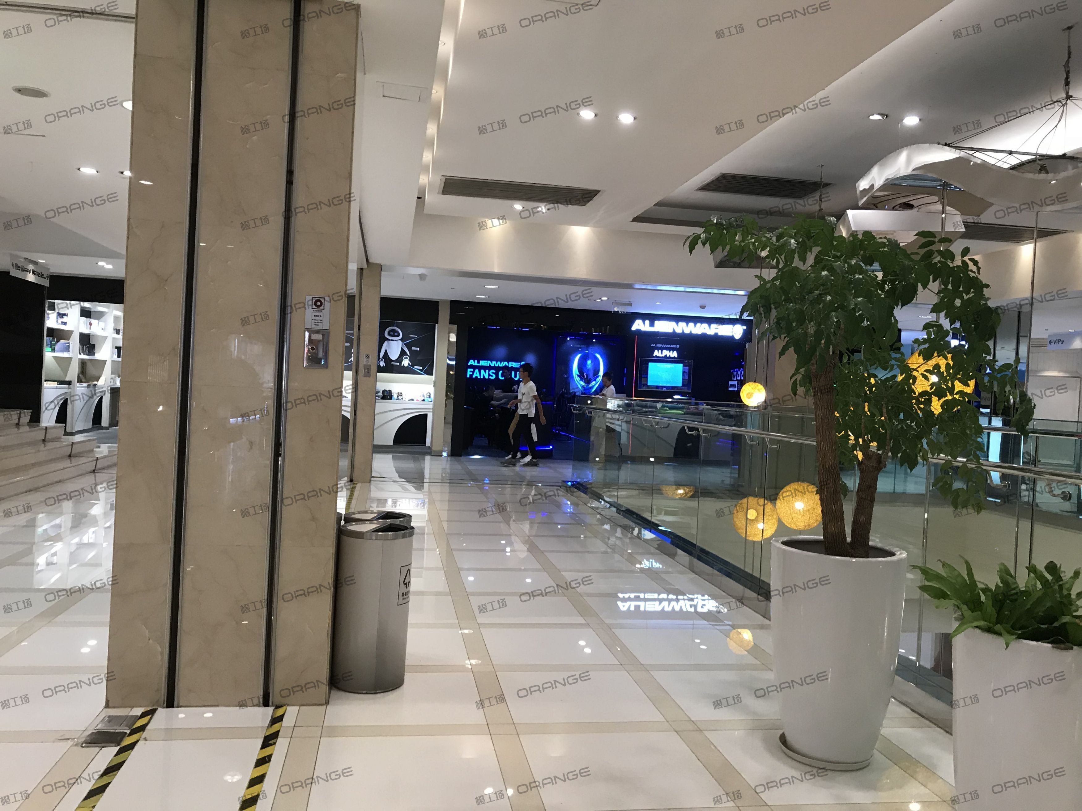 宁波天一国际购物中心-室内四层南扶梯北1