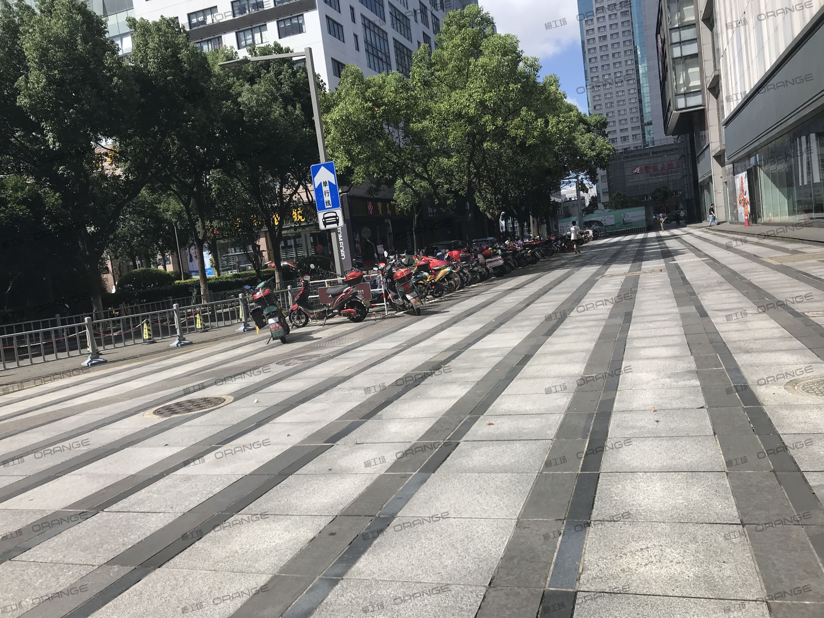 宁波天一国际购物中心-室外西一门外2