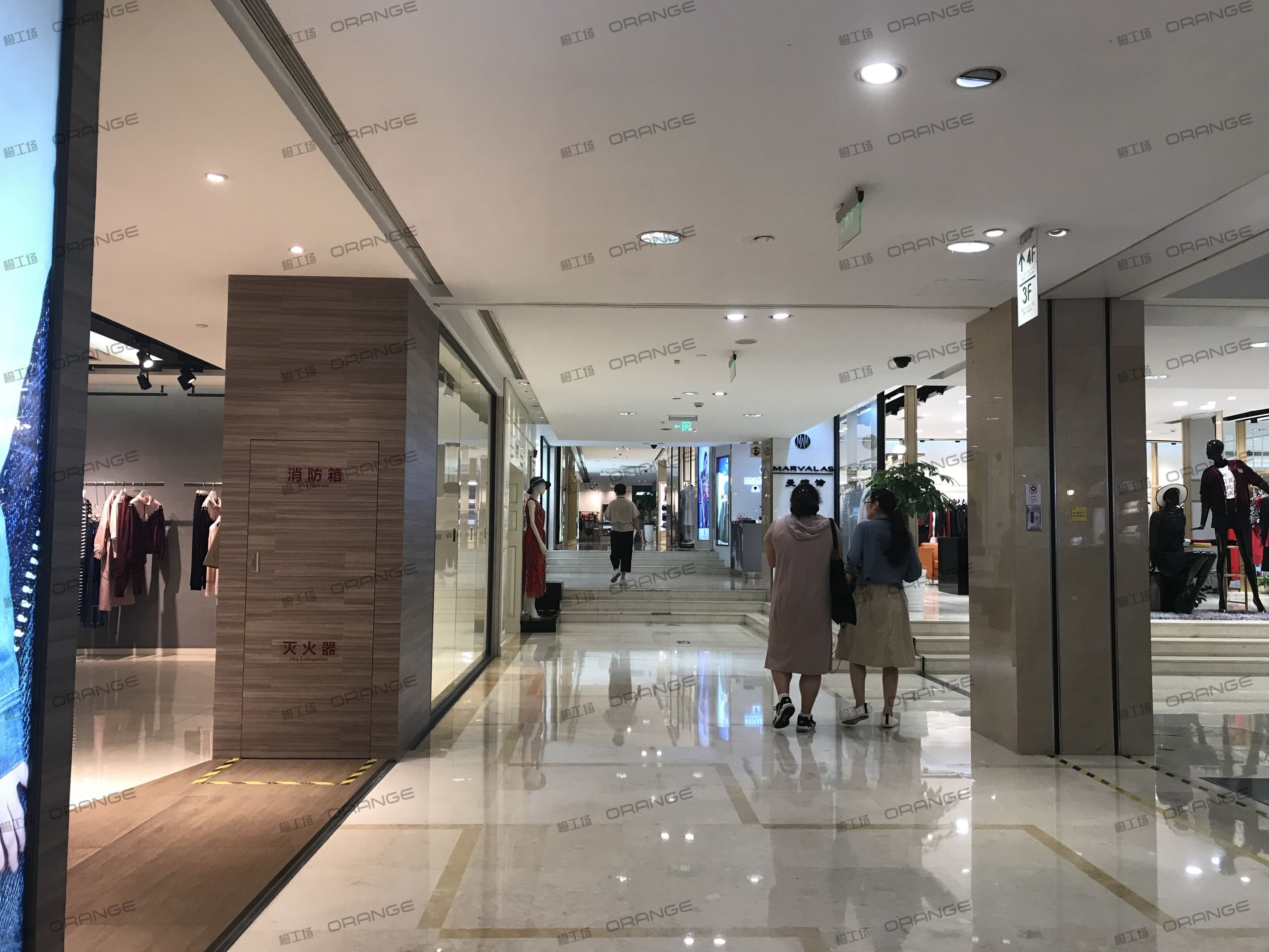 宁波天一国际购物中心-室内三层南扶梯西4