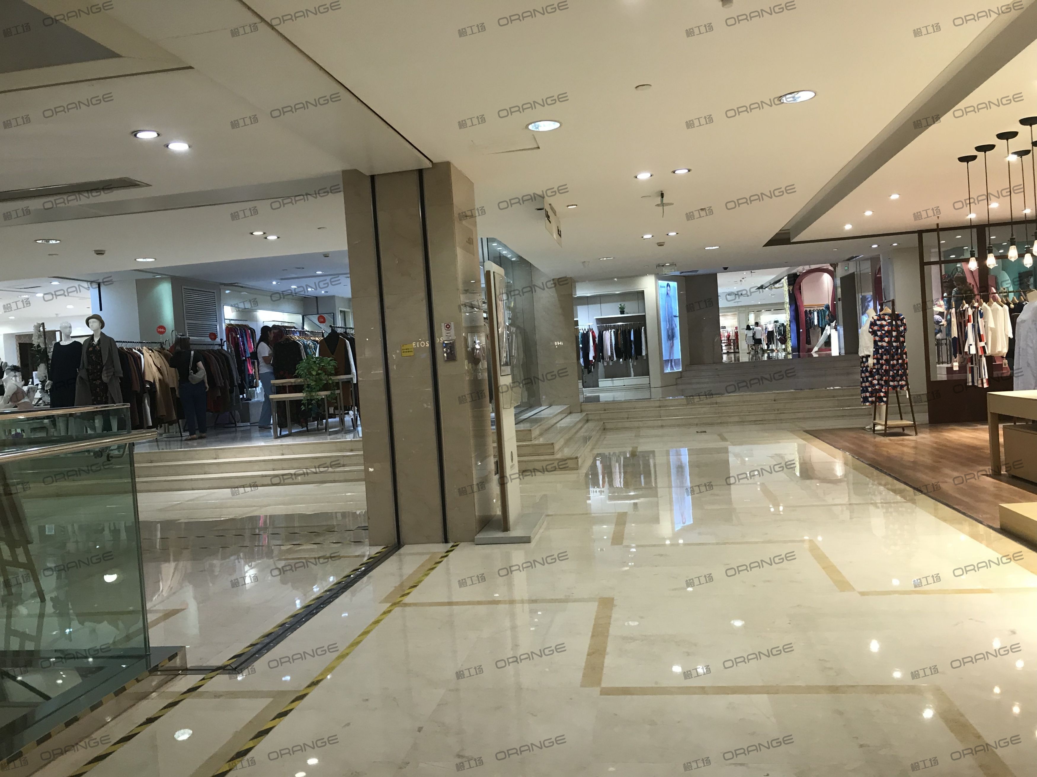 宁波天一国际购物中心-室内三层南扶梯东2