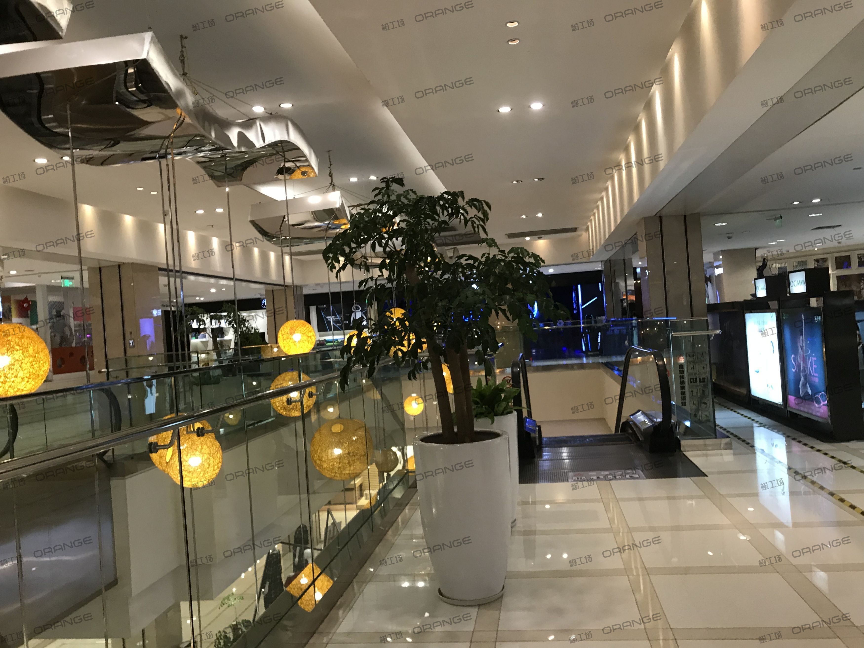 宁波天一国际购物中心-室内四层南扶梯南2