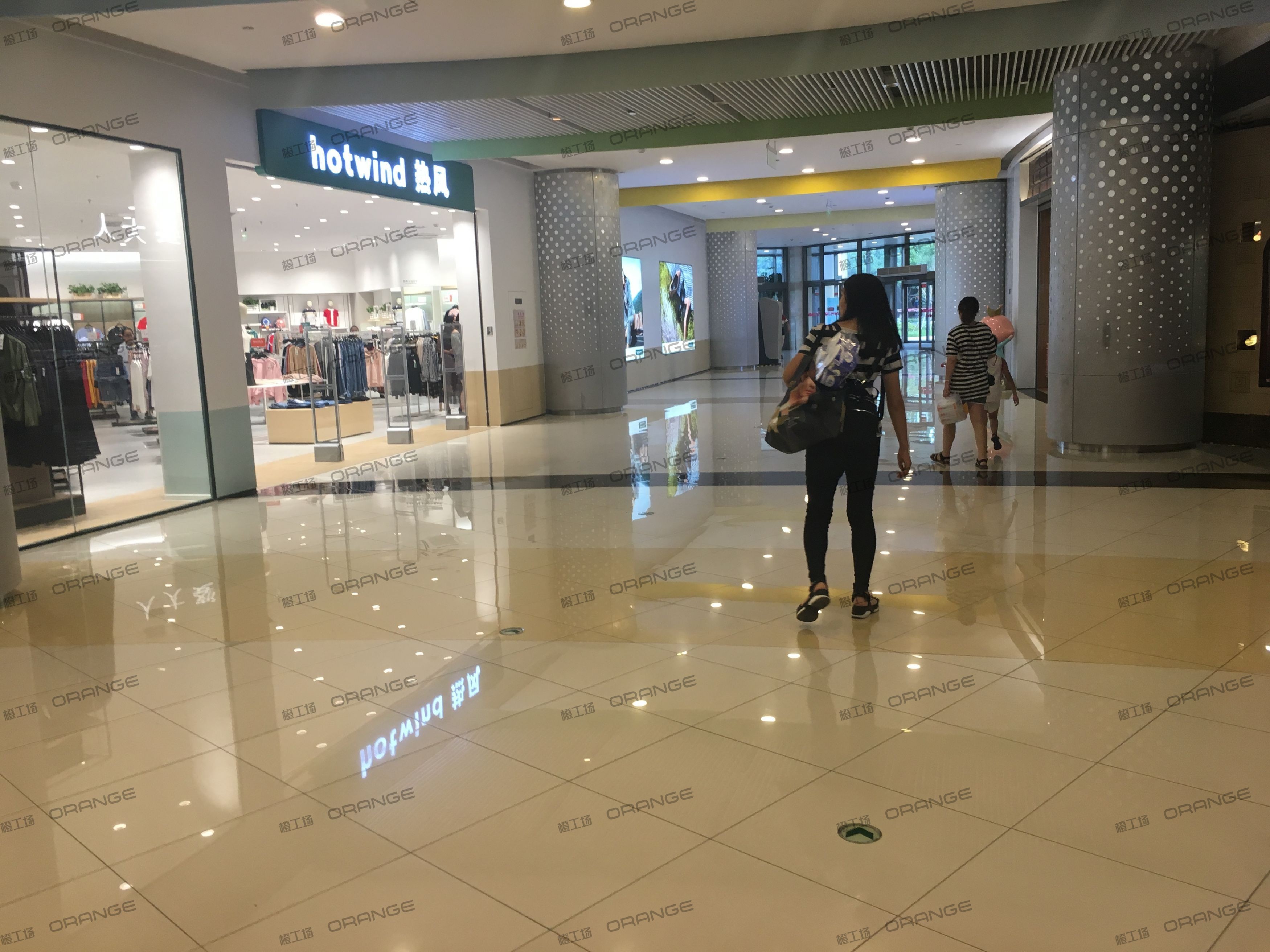 宁波高鑫广场-室内一层东南门内走廊C3