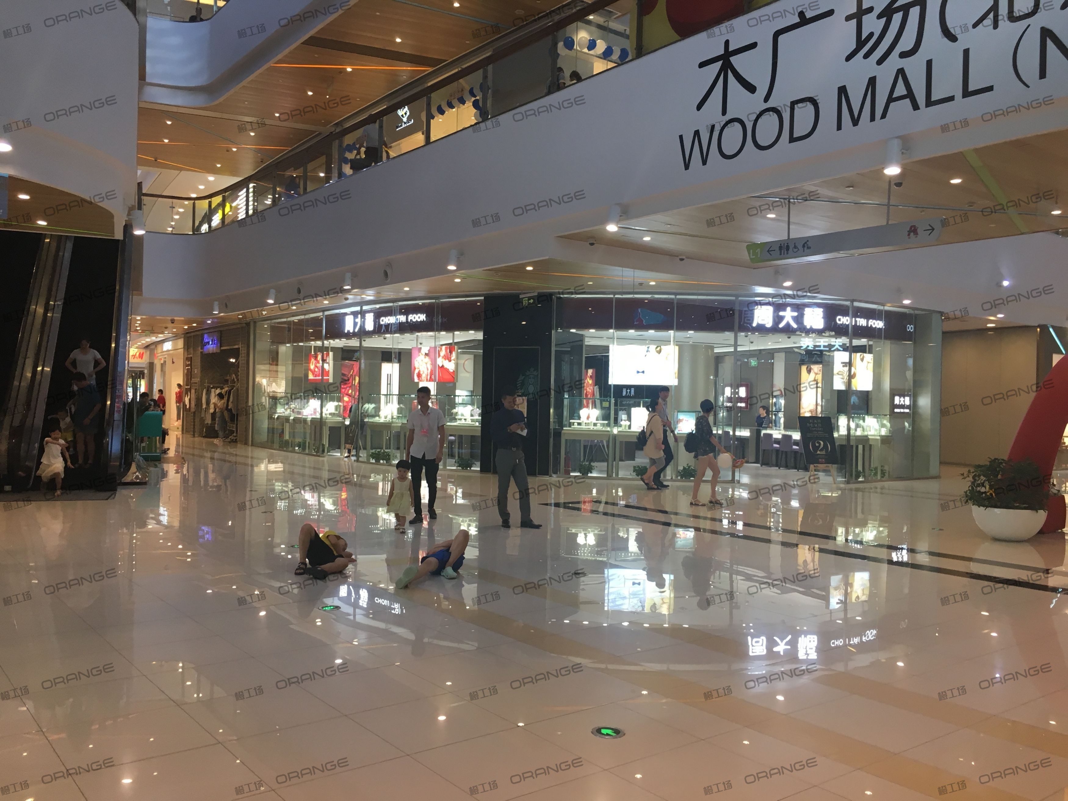 宁波高鑫广场-室内一层木广场北3