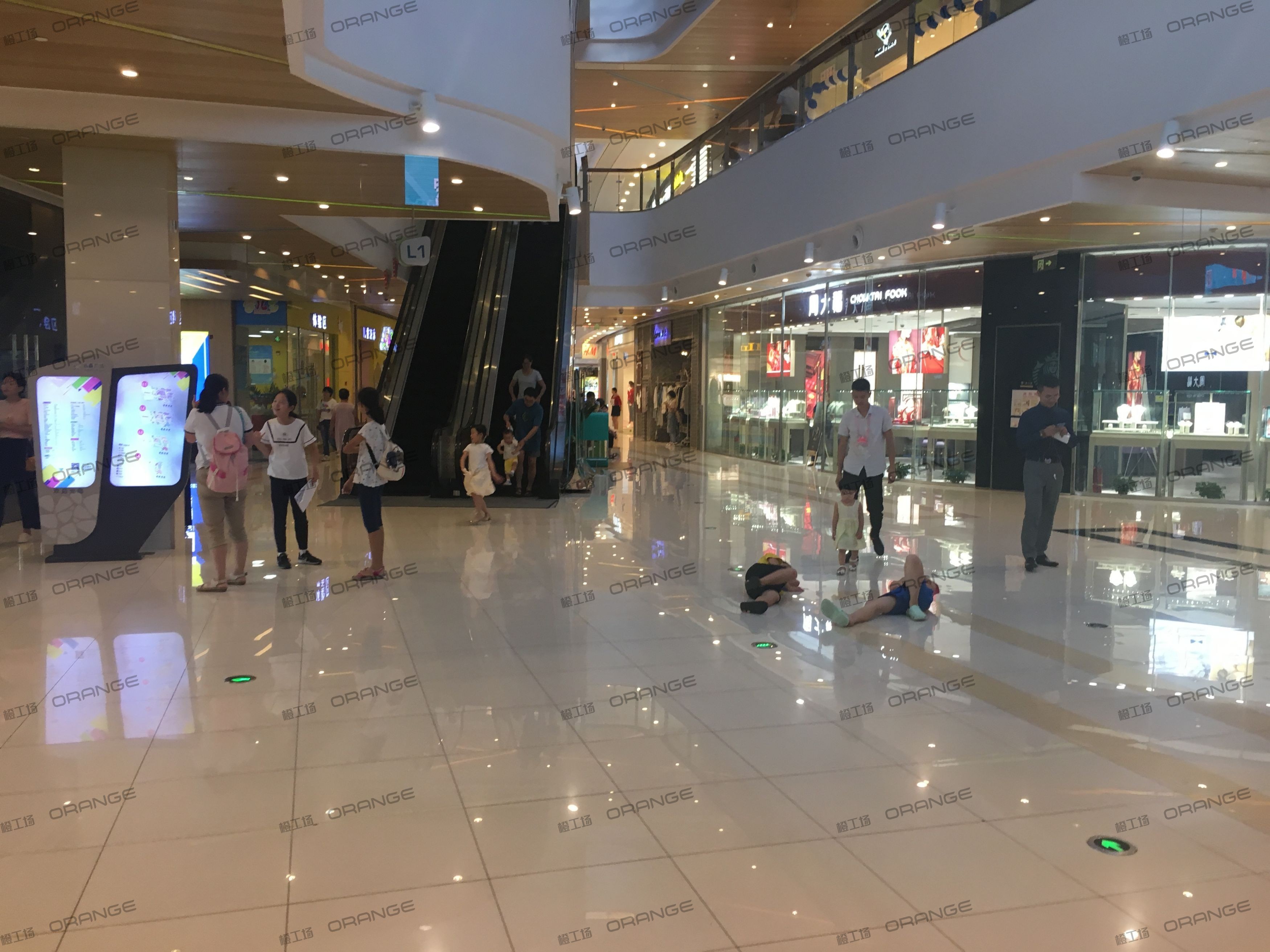 宁波高鑫广场-室内一层木广场北1