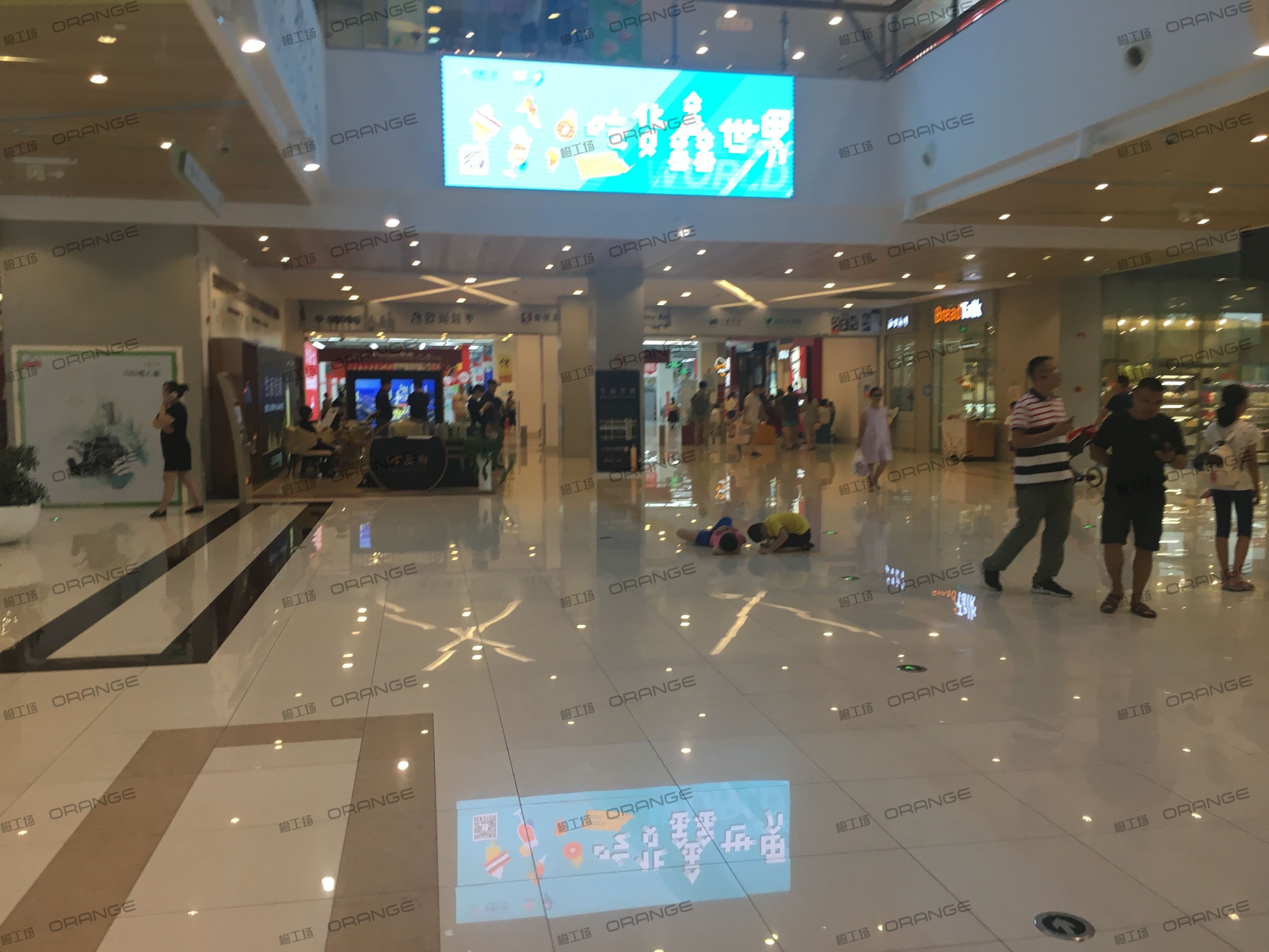 宁波高鑫广场-室内一层木广场北4