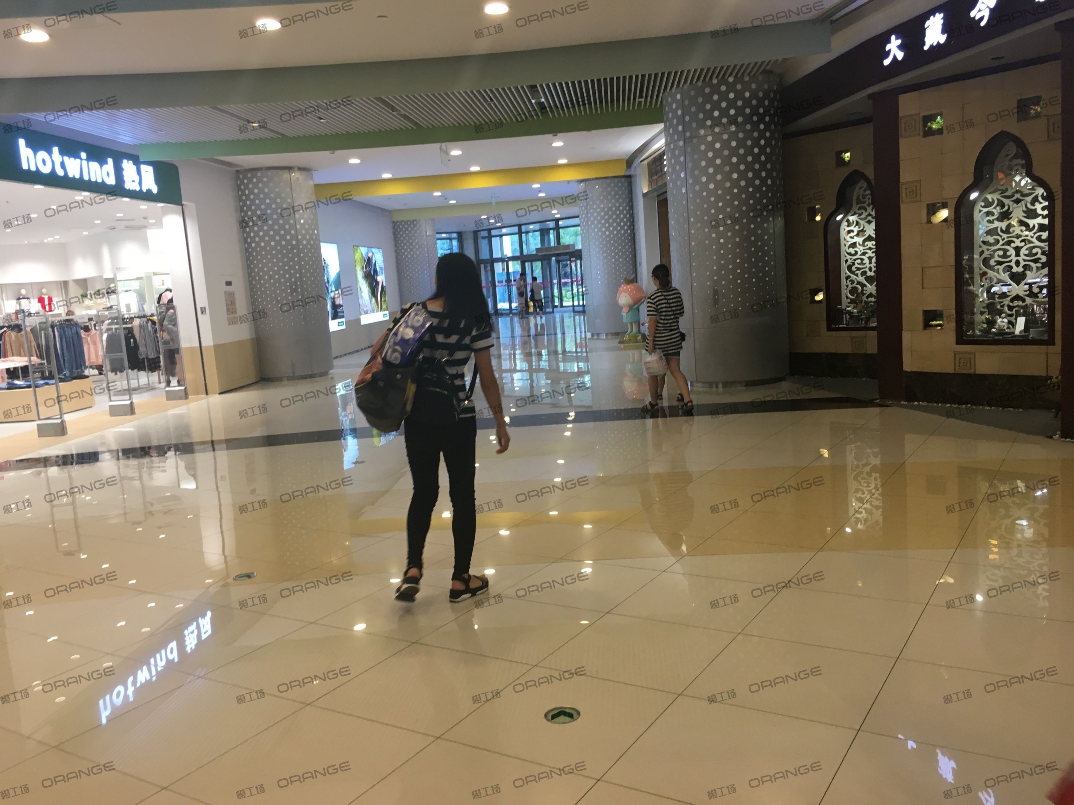 宁波高鑫广场-室内一层东南门内走廊C2