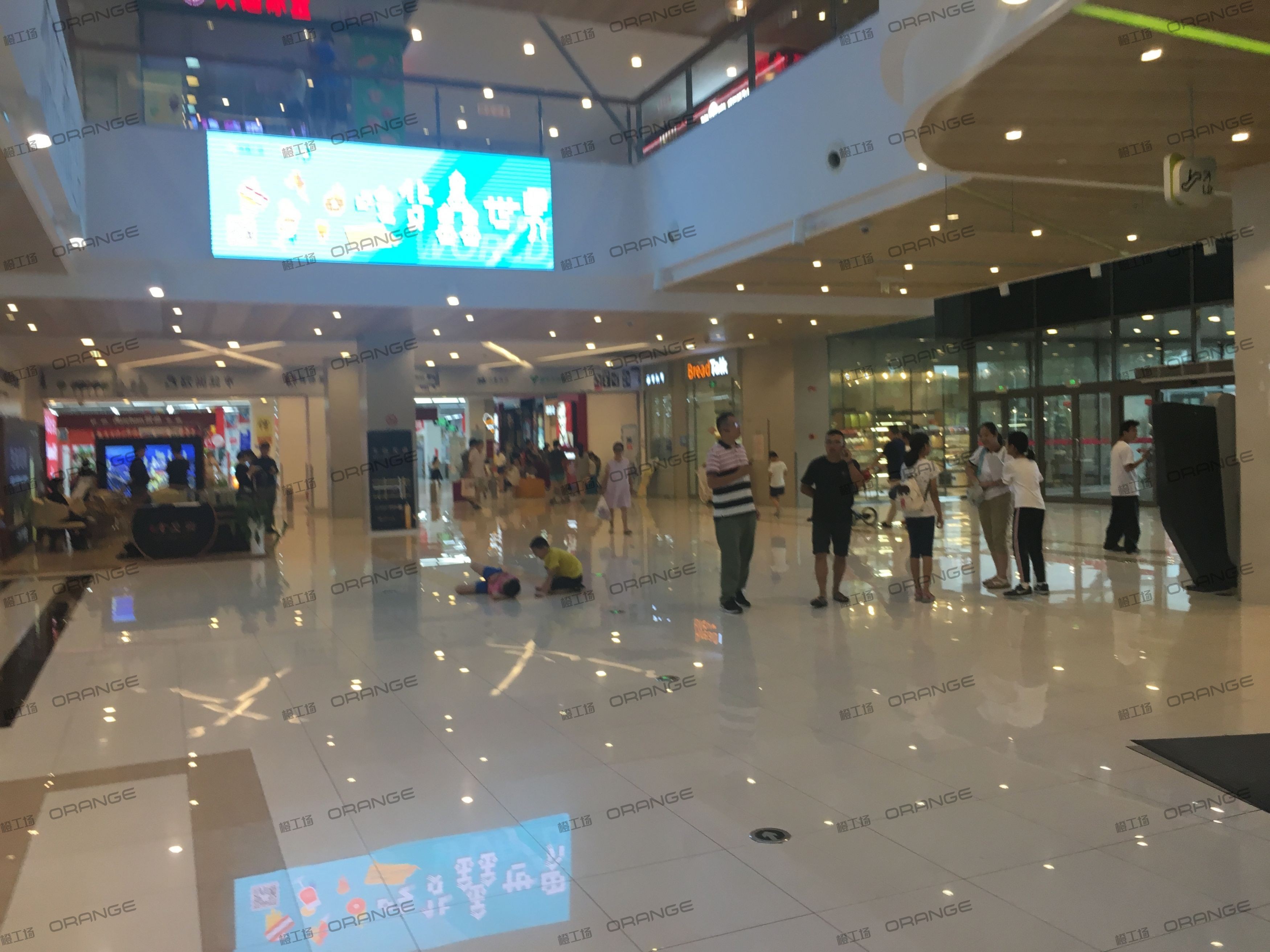 宁波高鑫广场-室内一层木广场北2