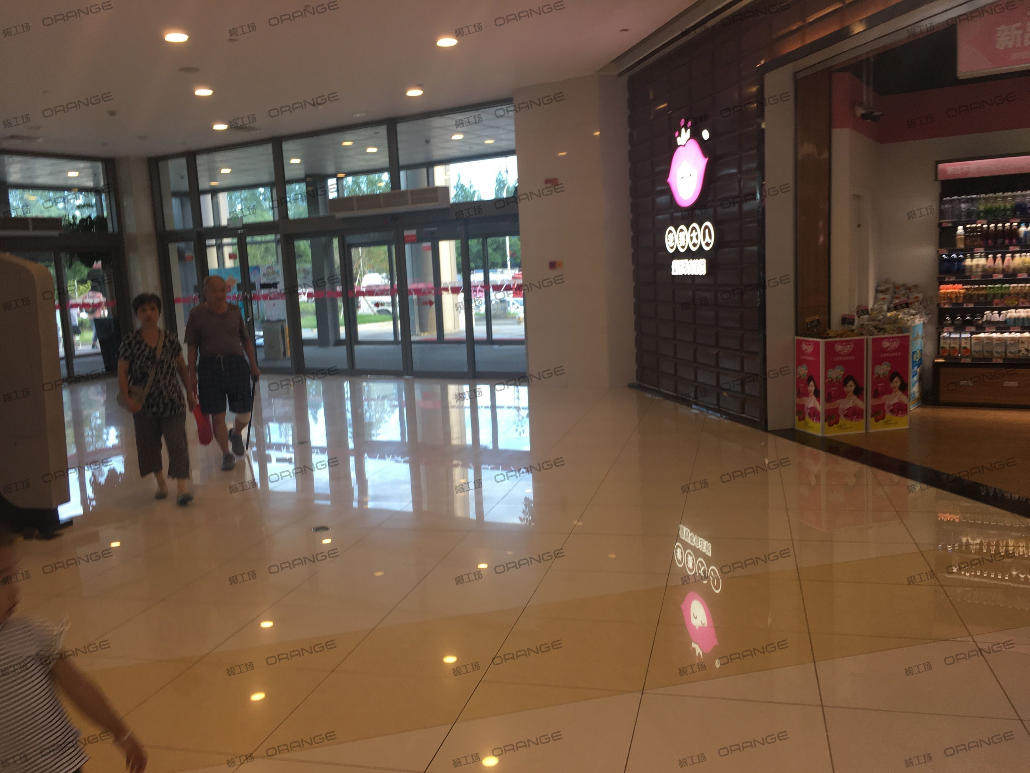 宁波高鑫广场-室内一层东南门内走廊A4