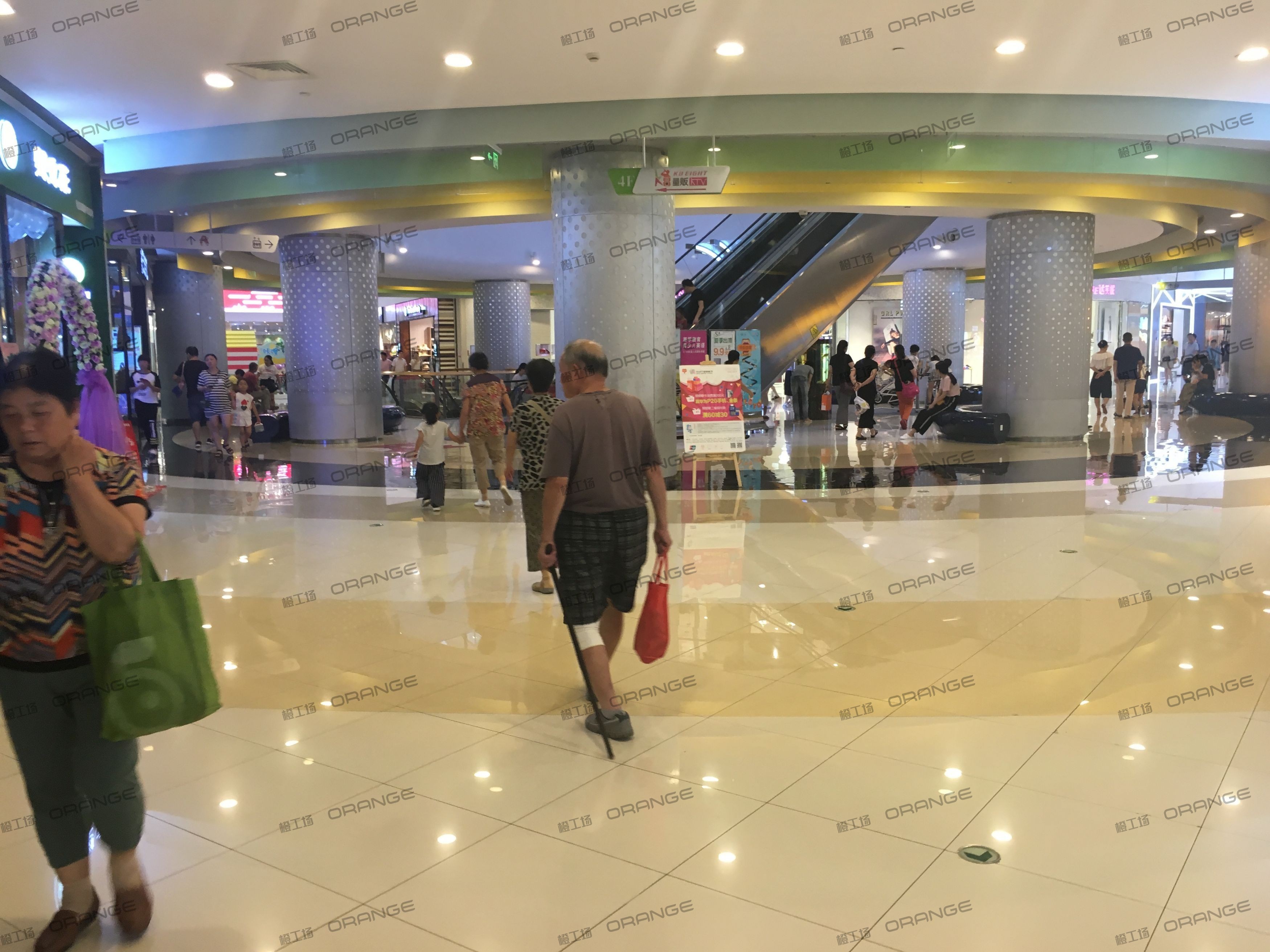 宁波高鑫广场-室内一层东南门内走廊C1